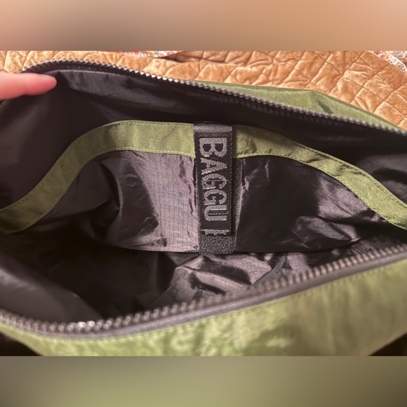 BAGGU Bay Laurel Sport Nylon Messenger Bag - Picture 4 of 8